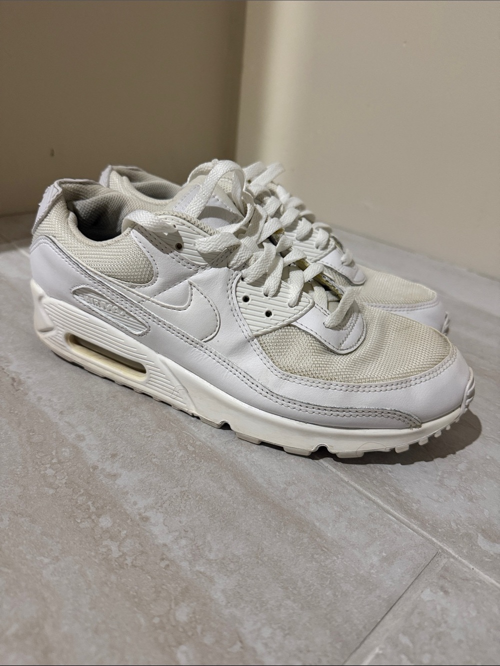 Nike Mens Air Max White Leather and Mesh Sneakers